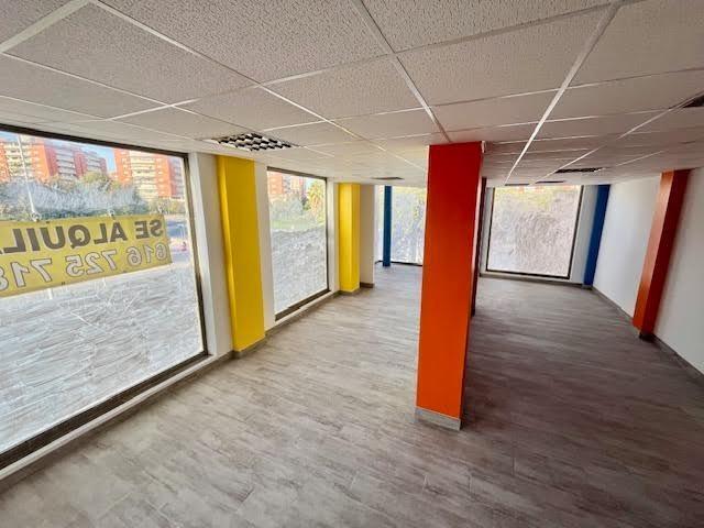 Retail in SEVILLA, Sevilla to rent Building Photo- Image 1 of 37