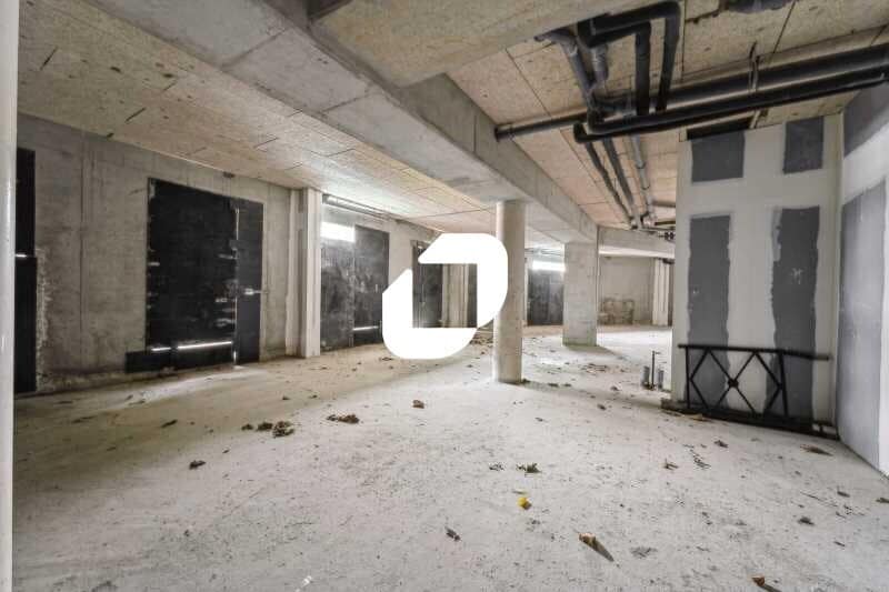 Office in La Garenne Colombes to rent - Building Photo - Image 3 of 9