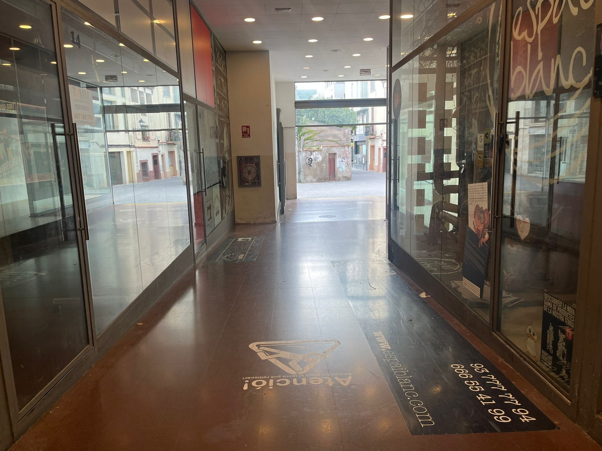 Retail in Esparreguera, Barcelona to rent Primary Photo- Image 1 of 6