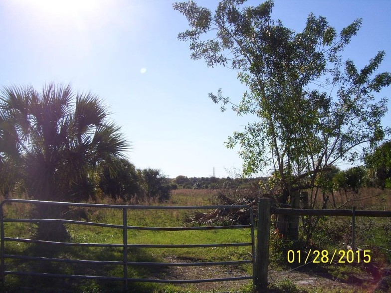 Emerson Ave, Fort Pierce, FL for sale - Building Photo - Image 1 of 1