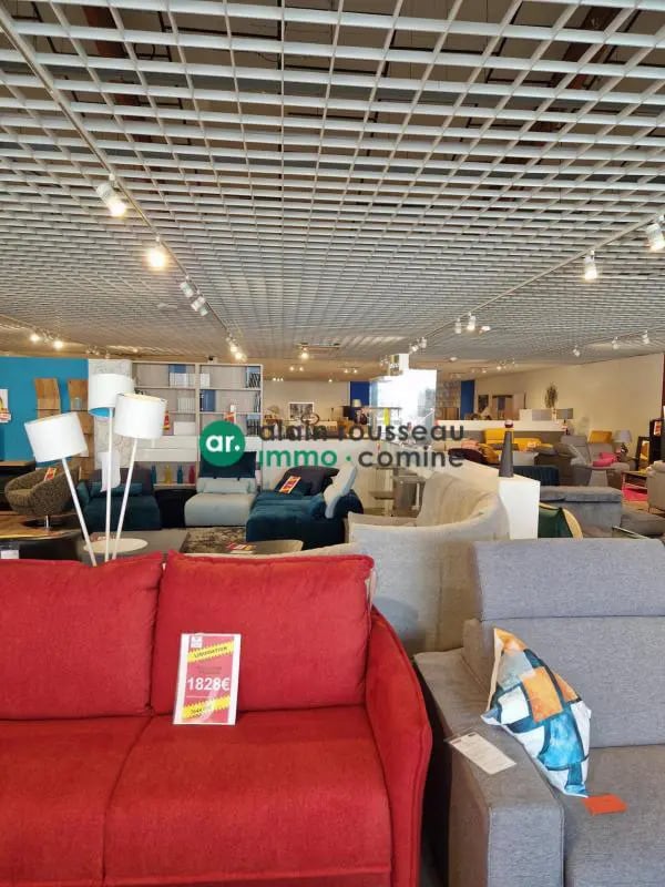 Location Commerce 1 725 m² - Photo 1