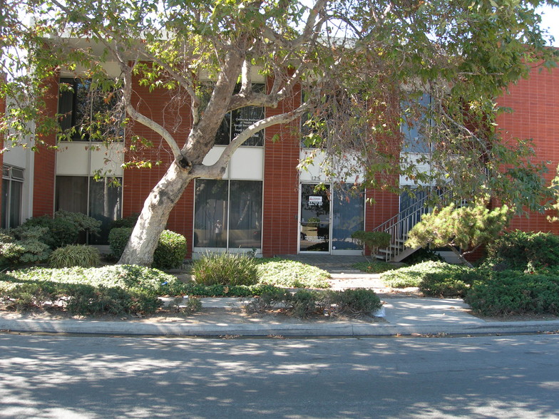 115-139 W Victoria St, Carson, CA for rent - Primary Photo - Image 1 of 13