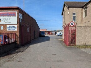 10 Albert Rd, Darlington to rent Building Photo- Image 2 of 3