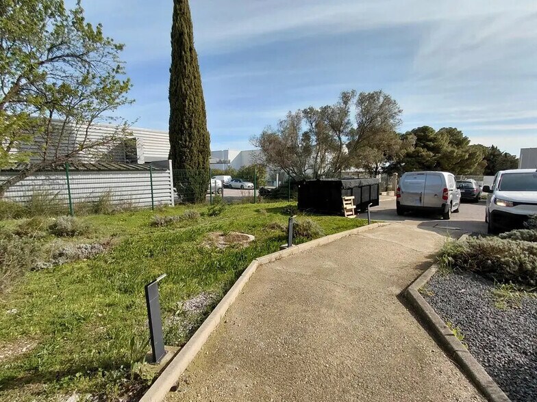 Office in Saint-Jean-de-Védas to rent - Primary Photo - Image 2 of 9