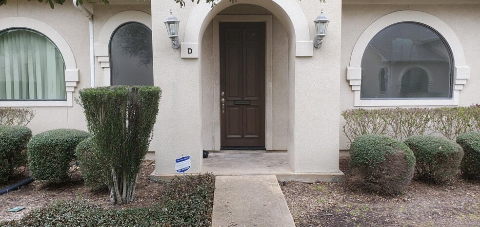 12820 Willow Centre Dr, Houston, TX for rent - Building Photo - Image 1 of 7