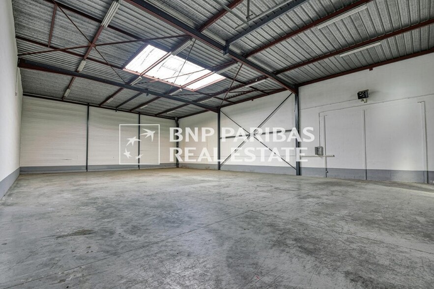 Light Industrial in Chilly-Mazarin to rent - Interior Photo - Image 3 of 10