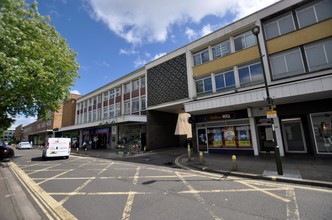 54 The Boulevard, Crawley for rent Primary Photo- Image 1 of 2