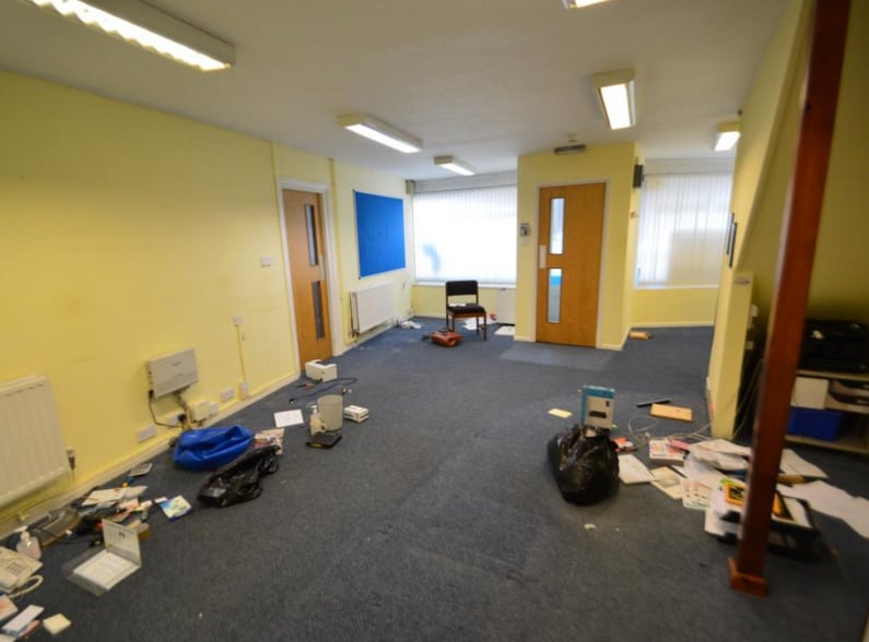 30 Litchdon St, Barnstaple for sale - Interior Photo - Image 3 of 8