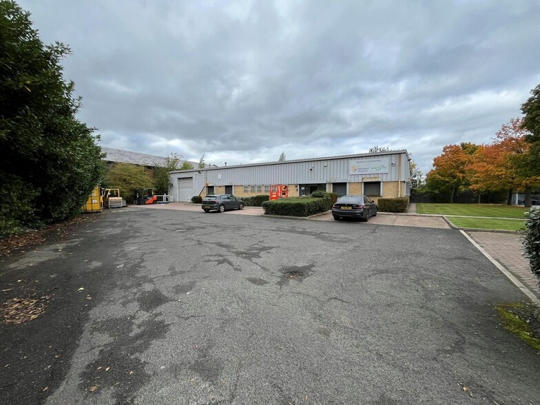 14 Kansas Ave, Salford to rent - Building Photo - Image 1 of 1