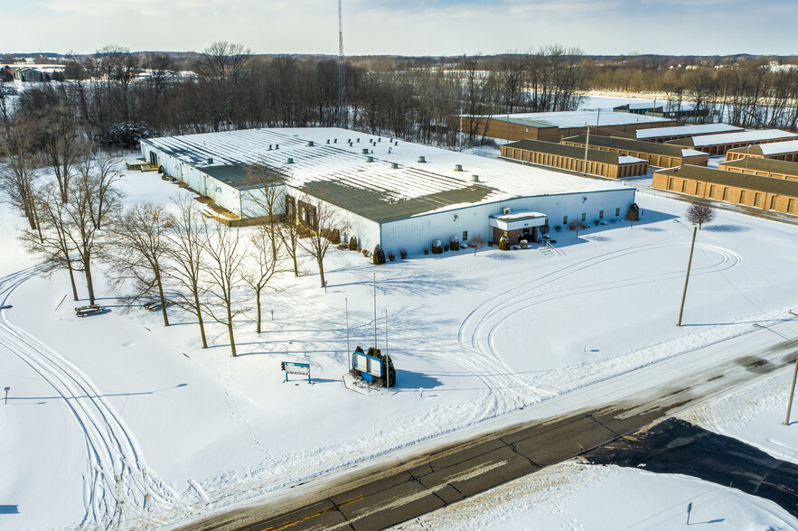 811 Commerce Dr, Kendallville, IN for sale - Primary Photo - Image 1 of 1