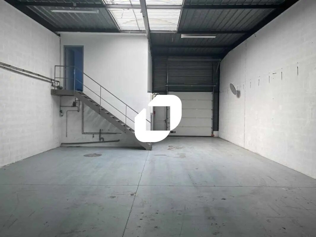 Light Industrial in SAINT-OUEN-L'AUMONE to rent Interior Photo- Image 1 of 27