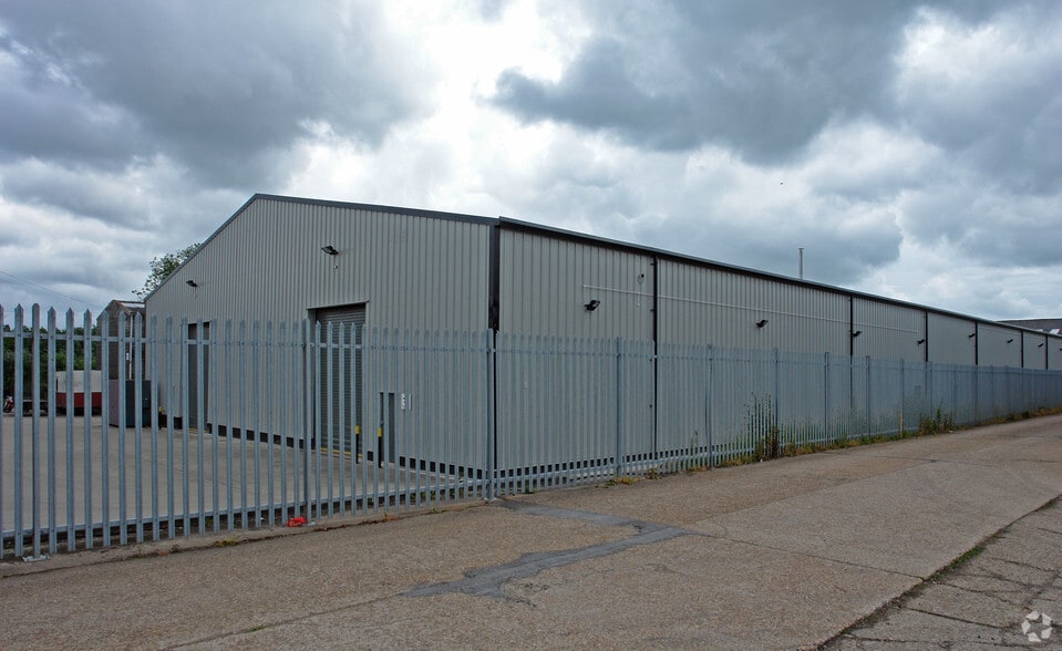 3-3A Bluebell Business Estate, Uckfield to rent - Building Photo - Image 2 of 3