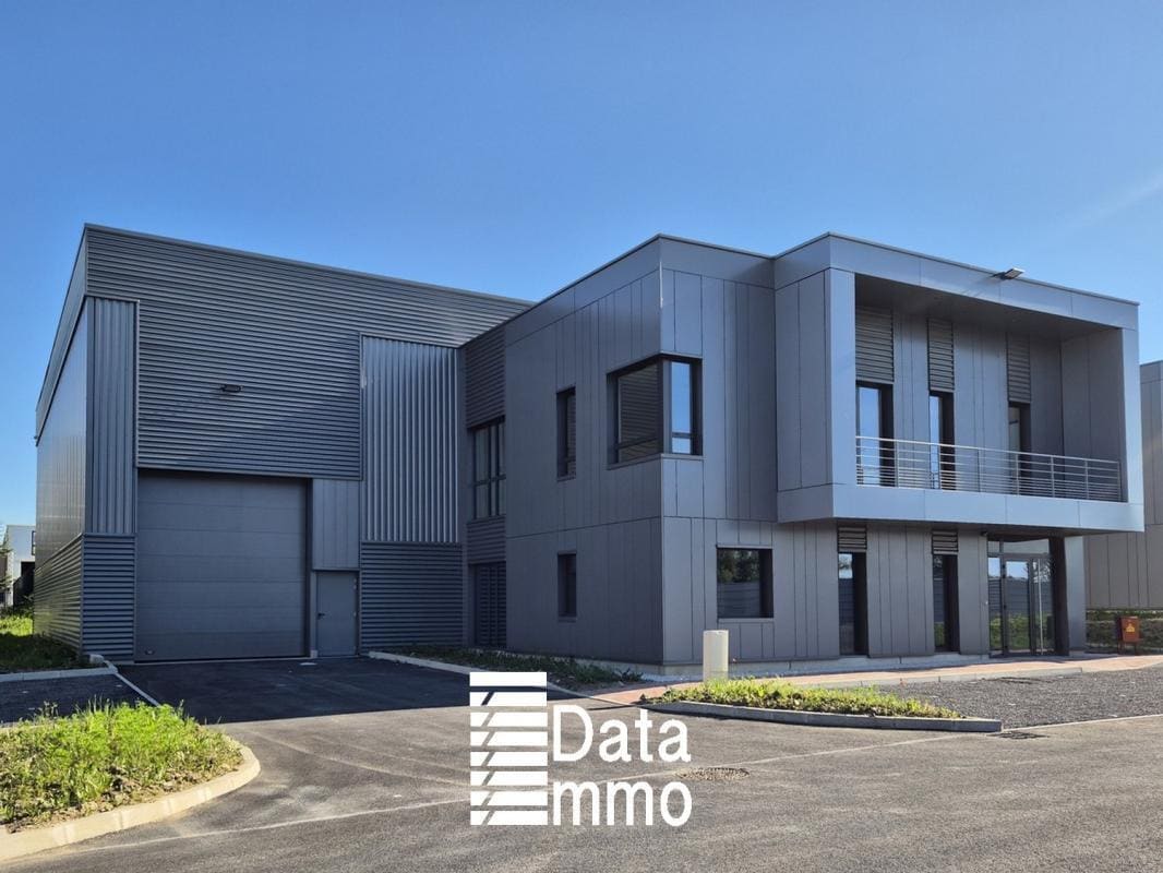 Industrial in Courtry to rent Building Photo- Image 1 of 11
