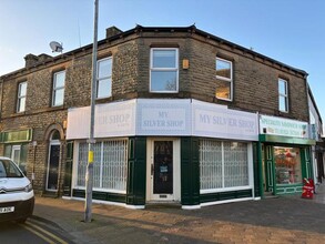 4 Market Pl, Ossett for rent Building Photo- Image 1 of 3