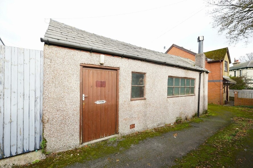 210A Abbey Rd, Barrow In Furness to rent - Primary Photo - Image 1 of 1