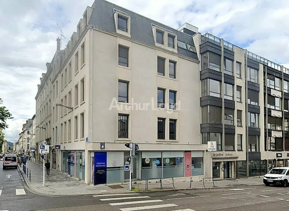 Location Bureaux 243 m² - Photo 1