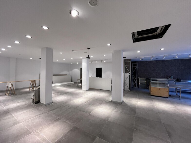 Retail in Manresa, Barcelona to rent - Interior Photo - Image 2 of 4