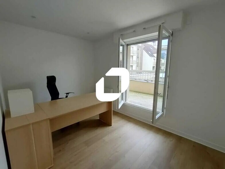 Office in Viroflay to rent - Interior Photo - Image 2 of 6