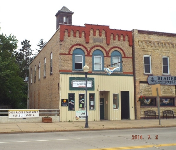 401 W Main St, Wautoma, WI for sale - Primary Photo - Image 1 of 1