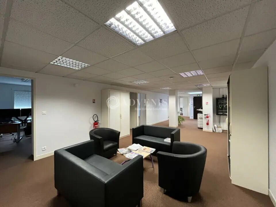 Vente Bureaux 261 m² - Photo 1