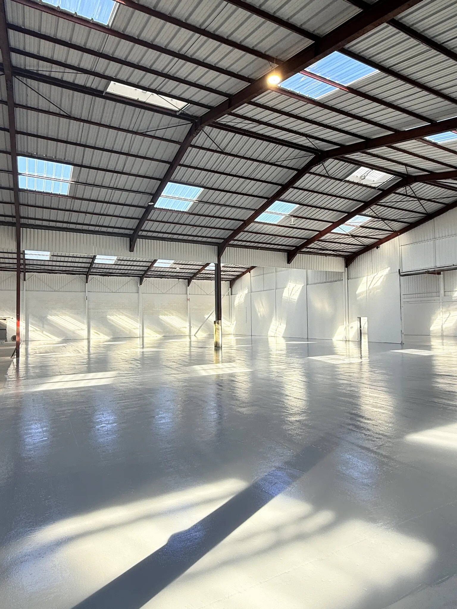 Industrial in Le Mesnil-Amelot to rent Interior Photo- Image 1 of 3