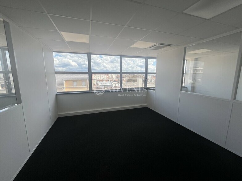 Office in Alfortville to rent - Interior Photo - Image 2 of 10