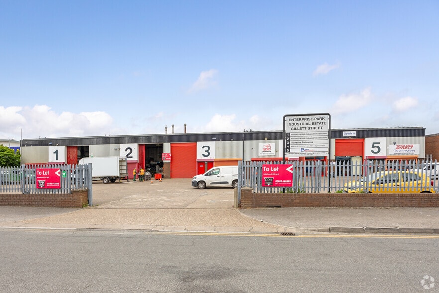 Gillett St, Hull to rent - Building Photo - Image 1 of 3