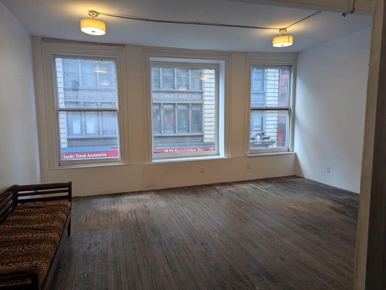 47 W 28th St, New York, NY for rent - Interior Photo - Image 1 of 4