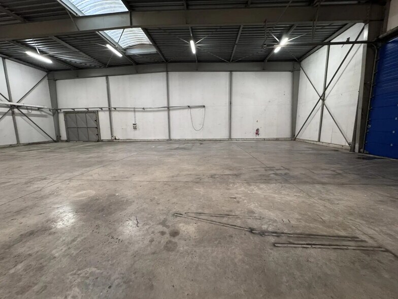 16 Rue Jean Poulmarch, Argenteuil to rent - Interior Photo - Image 2 of 14