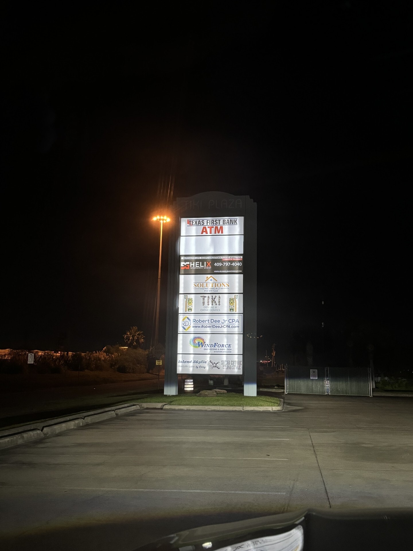 101 Tiki Dr, Tiki Island, TX to rent Other- Image 1 of 2