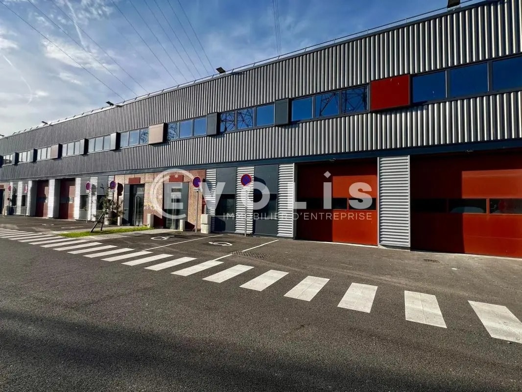 Office in Corbeil-Essonnes to rent Building Photo- Image 1 of 9