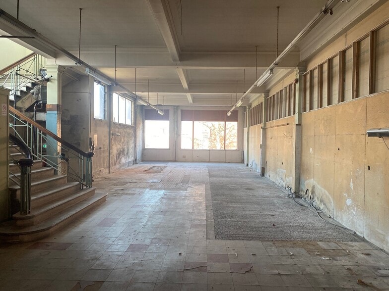 215 Gorton Rd, Stockport to rent - Interior Photo - Image 3 of 17