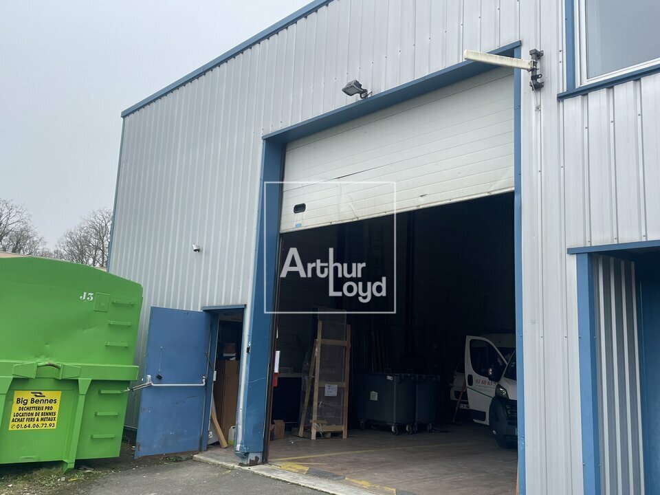 Light Industrial in Le Mée-sur-Seine to rent Building Photo- Image 1 of 5