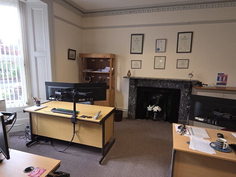 3 Portland Pl, Penrith for sale - Building Photo - Image 2 of 9