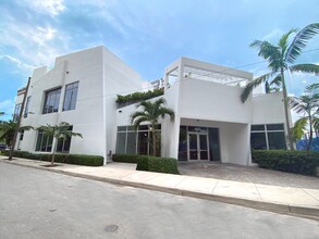 3800 NE Miami Ct, Miami, FL for rent Building Photo- Image 1 of 4