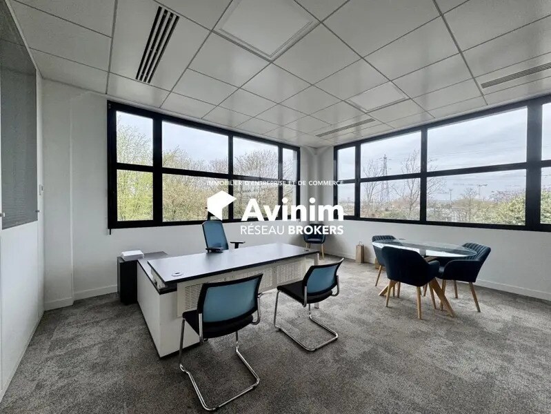 Office in Gennevilliers to rent Interior Photo- Image 1 of 6