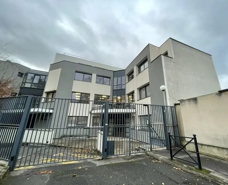 Office in Clichy for sale Building Photo- Image 1 of 9