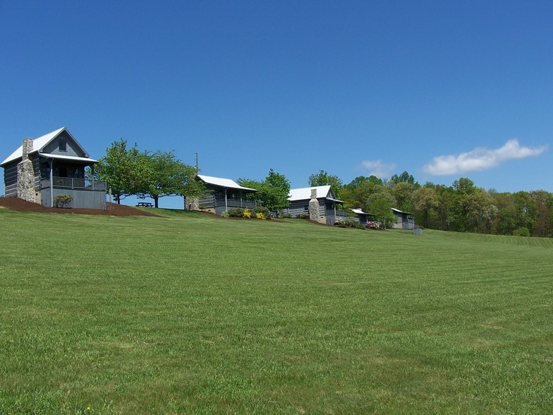 64 Lonesome Cabin Ln, Fancy Gap, VA for sale - Primary Photo - Image 1 of 1