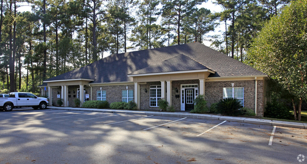 2410 Bemiss Rd, Valdosta, GA for rent - Building Photo - Image 1 of 14