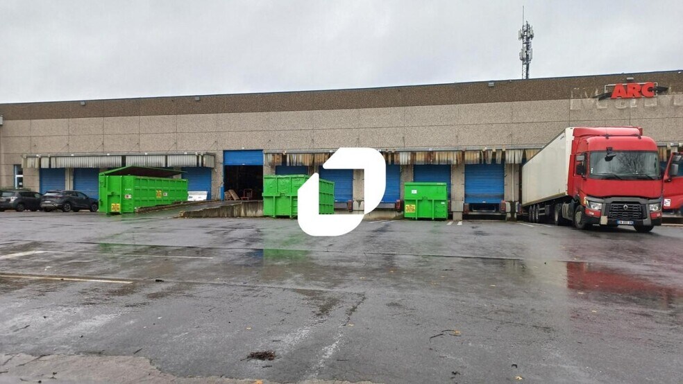 Industrial in Saint-Thibault-des-Vignes to rent - Building Photo - Image 1 of 4