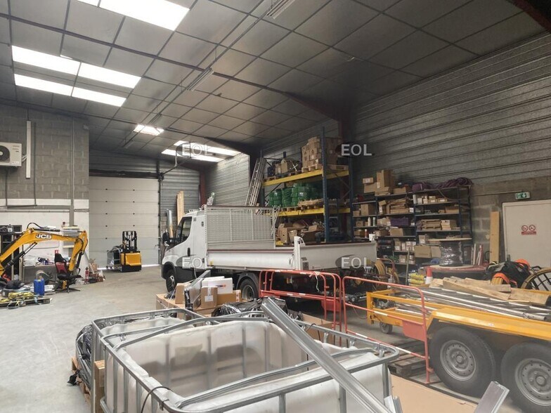 Light Industrial in Chassieu to rent - Interior Photo - Image 3 of 10