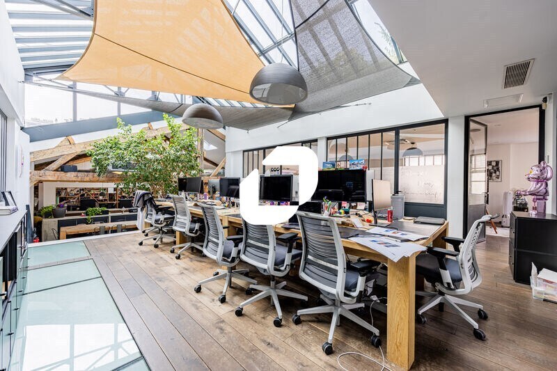 Office in Clichy for sale Building Photo- Image 1 of 10