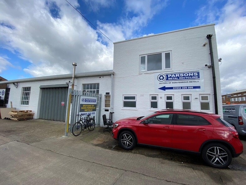 25 Lyon Rd, Walton On Thames to rent - Building Photo - Image 2 of 4