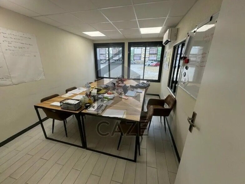 Office in Pessac to rent - Interior Photo - Image 1 of 11