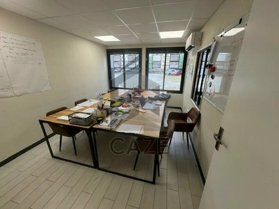 Office in Pessac to rent Interior Photo- Image 1 of 12