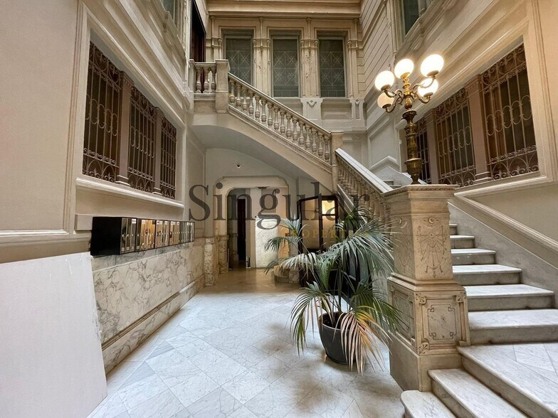 Office in Barcelona, Barcelona to rent - Interior Photo - Image 1 of 3
