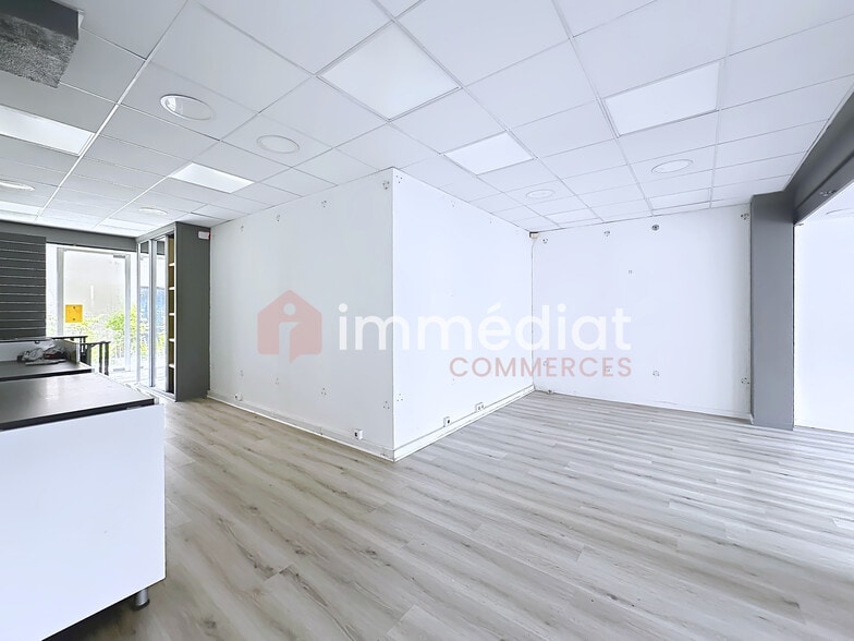 12 Rue Du Château, Rueil-Malmaison to rent - Building Photo - Image 2 of 6