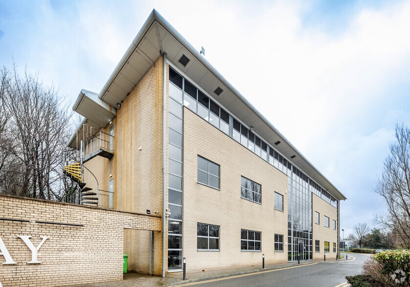 Progress Way, Manchester to rent - Primary Photo - Image 1 of 3