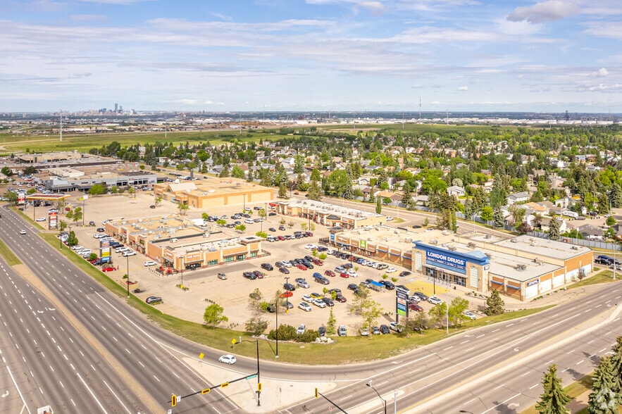 993 Fir St, Edmonton, AB to rent - Building Photo - Image 1 of 21