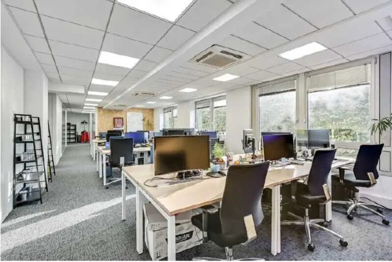 Office in Suresnes to rent Interior Photo- Image 1 of 11